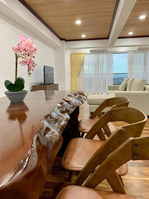 The Venus - Spacious Wooden Top Floor Apartment Sitiawan Eksteriør billede